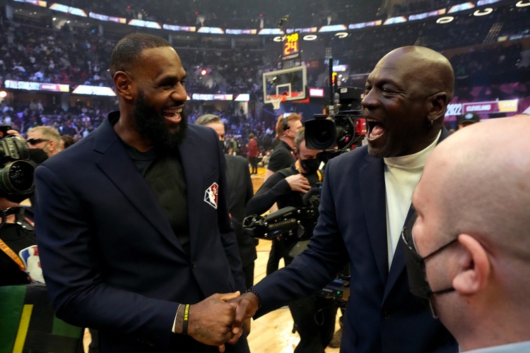 TA独家：詹姆斯与ESPN敲定纪录片协议，模式对标《最后一舞》