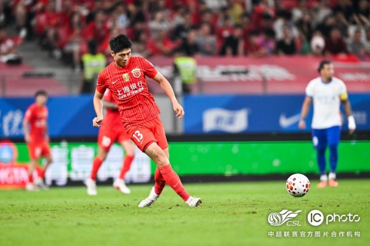 海港三球被吹 主场0-1不敌山东泰山 海港三球被吹 主场0-1不敌山东泰山