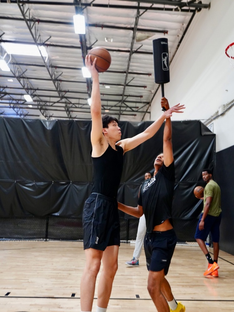 杨瀚森与小乔丹、3J合练 训练师提出内线八项核心要求 杨瀚森与小乔丹、3J合练 训练师提出内线八项核心要求
