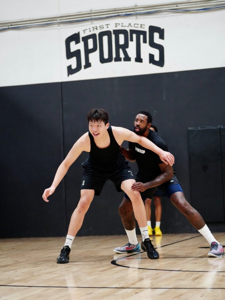 杨瀚森与小乔丹、3J合练 训练师提出内线八项核心要求 杨瀚森与小乔丹、3J合练 训练师提出内线八项核心要求