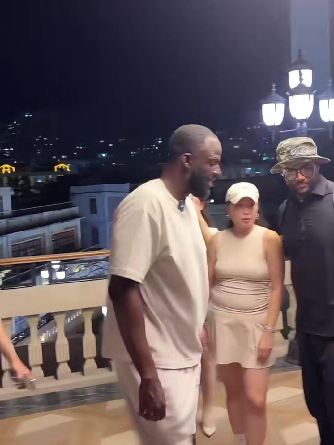 追梦中国行到汕头 格林喝工夫茶看夜景