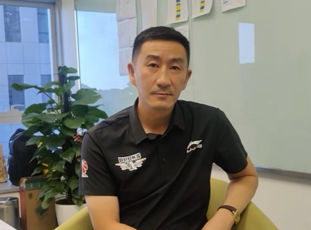 张云松:球队第三外援目前有一些目标人选 我们还在做最后的考量 张云松:球队第三外援目前有一些目标人选 我们还在做最后的考量