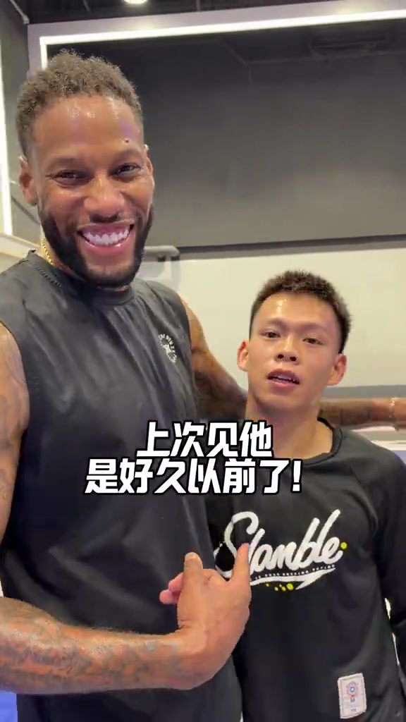 泪目!威姆斯晒与“独臂少年”组队打球视频:希望家城越来越好 泪目!威姆斯晒与“独臂少年”组队打球视频:希望家城越来越好